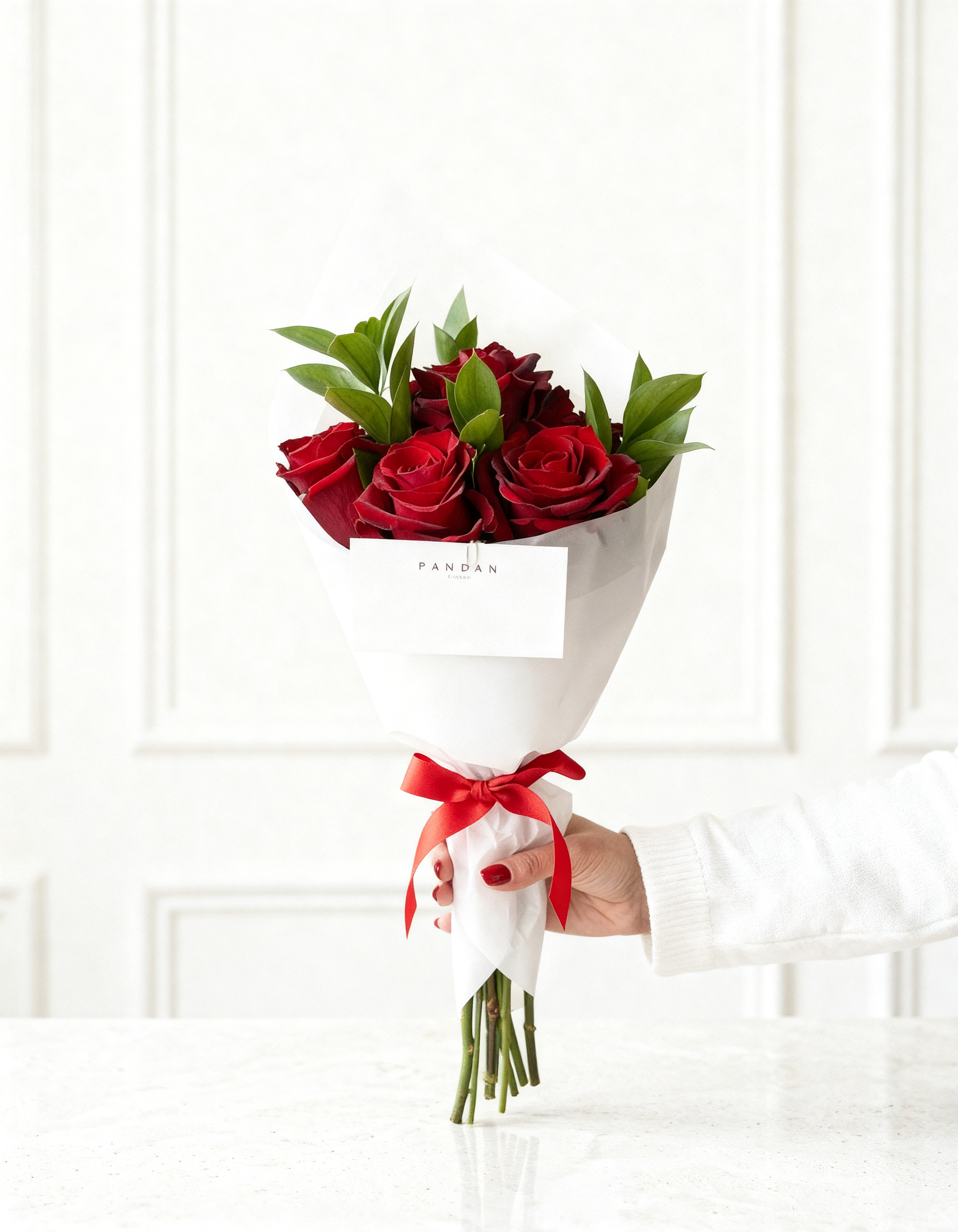 LOVE — Buquê de 6 Rosas Colombianas